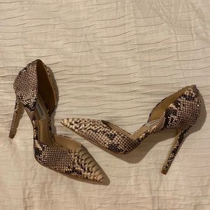 Like new snakeskin Steve Madden pumps